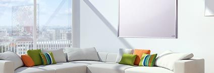 Helles Wohnzimmer mit Heizpaneel